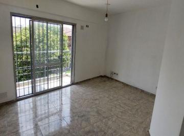 Departamento de 2 ambientes, Lanús · 2 Ambientes C/balcón. Ajuste Semestral por Ipc. Expensas Bajisimas.