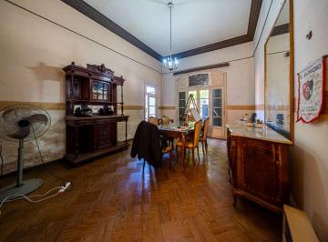 Casa · 138m² · 4 Ambientes · 1 Cochera · Casa en Venta Zona Centro