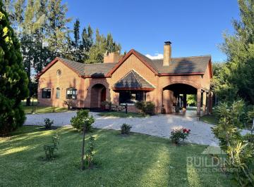 Casa · 150m² · 6 Ambientes · 2 Cocheras · Casa en Venta en Campos de Roca I – 6 Ambientes, Quincho, Parque y Cancha de Fútbol