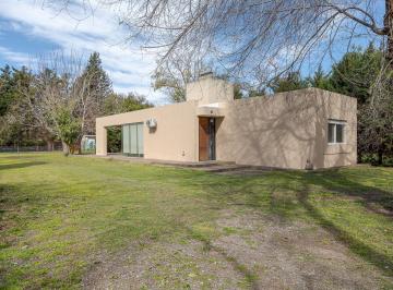 Casa · 94m² · 3 Ambientes · Venta Casa 2 Dorm. con Gran Parque y Pileta en Funes