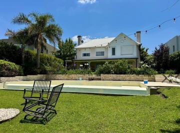 Casa · 300m² · 1 Cochera · Casa en Alquiler en Los Castores, Nordelta, Tigre