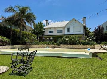 Casa · 300m² · 1 Cochera · Casa en Alquiler en Los Castores, Nordelta, Tigre