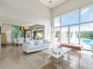 Casa · 337m² · 4 Ambientes · 2 Cocheras · Casa en La Lomada Sobre Lote Central – 3 Cuartos en Suite Diseño Moderno