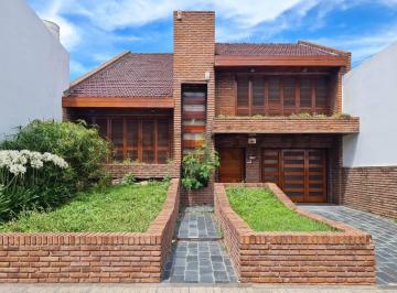 Casa · 260m² · Casa de 3 Dorm. en Venta en 14 E 39 y 40