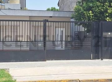 Casa · 70m² · 3 Ambientes · 1 Cochera · Alquiler de PH 3 en Primer Piso Ambientes Ituzaingo Centro Norte