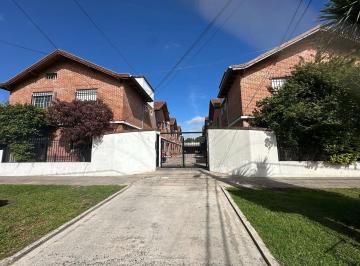Casa · 61m² · 3 Ambientes · 1 Cochera · Venta de Dùplex Haedo