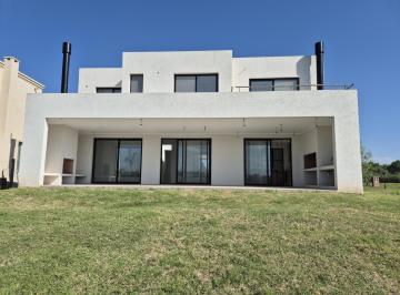 Casa · 223m² · 6 Ambientes · 3 Cocheras · Venta Casa en Santa Ana a La Laguna 6 Ambientes