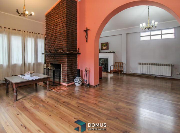 Casa · 160m² · 3 Dormitorios · 2 Cocheras