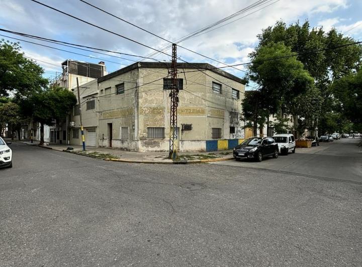 Local comercial · 305m² · 8 Ambientes