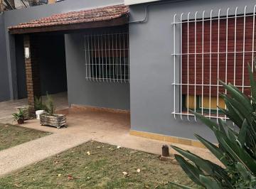 Casa · 137m² · 3 Ambientes · 2 Cocheras · Casa 3 Ambientes en Venta en Moreno, Apta Crédito