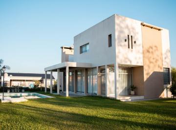 Casa · 120m² · 5 Ambientes · 1 Cochera · Casa en Venta de 3 Dorm. - Barrio El Remanso (185 E/78 y 85)