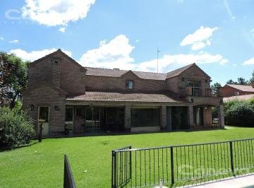 Casa · 290m² · 8 Ambientes · 3 Cocheras · Lomas de Fátima