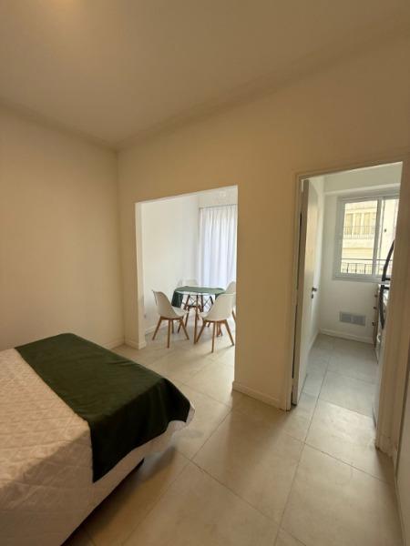 Depto monoambiente 25m² con balcón — Plaza Colón