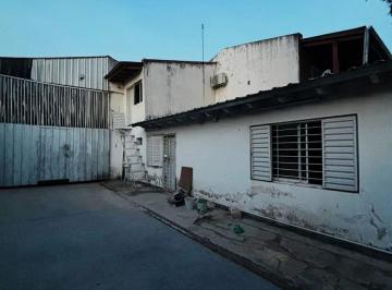 Bodega-Galpón · 350m² · Galpón + 2 Oficinas en Alquiler