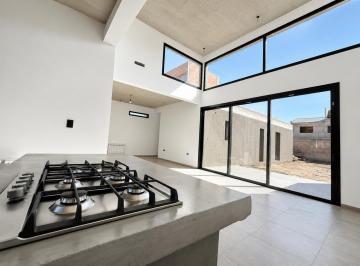 Casa · 180m² · 5 Ambientes · 1 Cochera · Vneta Casa 3 Dorm. en Los Álamos