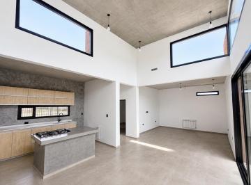 Casa · 180m² · 5 Ambientes · 1 Cochera · Venta Casa 3 Dorm. a Estrenar en Los Álamos