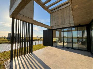 Casa · 340m² · 9 Ambientes · 2 Cocheras · Espectacular Casa Al Lago con Cuatro Dorm. en Suite en La Planta Alta