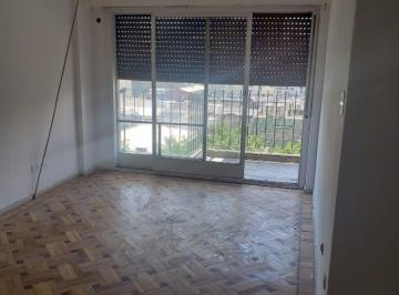 Departamento de 3 ambientes, Flores · Avda. Rivadavia y Nazca, Al Frente con Balcón Amplio y Muy Luminoso. Apto Crédito Hip.