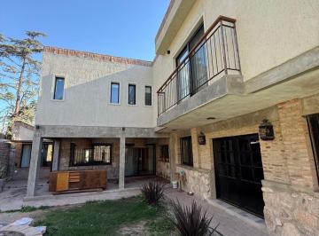 Casa · 290m² · 3 Dormitorios · 2 Cocheras · Se Vende Cas de 3 Dorm. a 3 Cuadras del Cucu