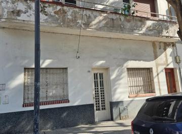 PH · 70m² · 4 Ambientes · PH a Reciclar Todo Pb C/patio Central y Entrada Independ.