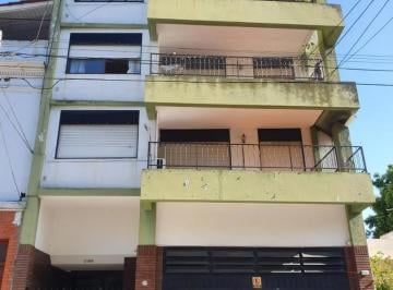 Departamento · 65m² · 2 Ambientes · Dpto 3 Amb Al Fte con Cochera