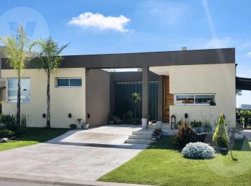 Casa · 190m² · 3 Dormitorios · 2 Cocheras · Casa en Venta con Renta - Barrio Santa Juana, Canning