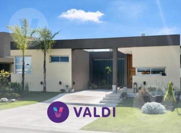 Casa · 190m² · 3 Dormitorios · 2 Cocheras · Casa en Venta con Renta - Barrio Santa Juana, Canning