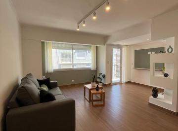 Departamento · 67m² · 3 Ambientes · Departamento 3 Amb a La Calle con Balcon Corrido