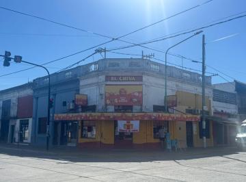 Casa · 248m² · 5 Ambientes · Casa con 2 Locales en Excelente Ubicación