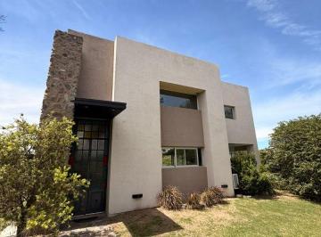 Casa de 8 ambientes, Malagueño · Hermosa Casa a La Venta en Barrio Privado Causana