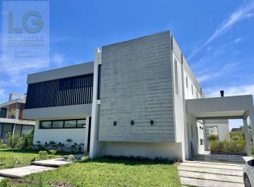 Casa · 195m² · 4 Ambientes · 6 Cocheras · Casa en Venta en Greenville Polo Resort