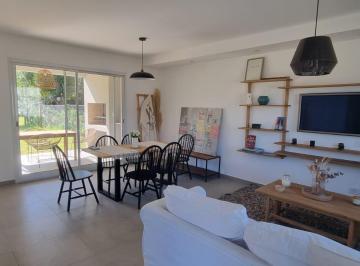 Casa · 104m² · 5 Ambientes · 2 Cocheras · Duplex 4 Ambientes, Galería y Parque
