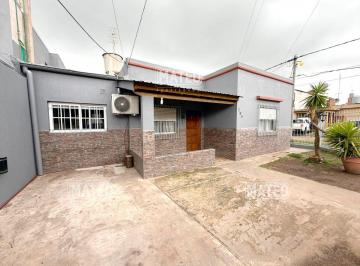 Casa de 8 ambientes, Merlo · Casa Principal y Dos Departamentos