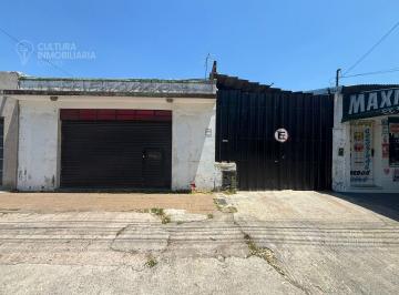 Casa · 102m² · 3 Ambientes · 2 Cocheras · Venta Casa con Local Al Frente y Parque Lote 300 m² Castelar Sur