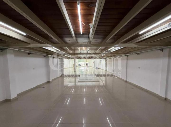 Local comercial · 360m²
