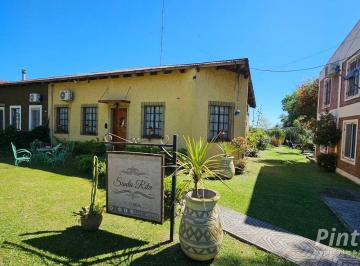 Casa · 224m² · 11 Ambientes · Antigua Casona Estilo Inglés, Complejo Turístico Funcionando. Quincho, Adjunto Dpto. Piscina.