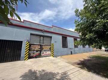 Bodega-Galpón · 380m² · Lote 805 m² en Esquina con Galpón y 2 Locales 432 m² Edificados - S. Justo (Ctro)