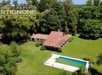 Campo · 210m² · 6 Ambientes · 6 Ha en Venta con Casa, Casa de Casero y Caballerizas