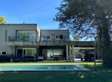Casa · 240m² · 5 Ambientes · 4 Cocheras · Casa en Venta Villa Elisa 3 Dorm. Patio y Pileta