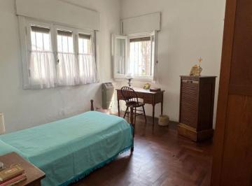 Casa de 4 ambientes, Quilmes · Chalet Tres Dorm. Sobre Lote de 300 m². Parque, Pileta en Venta en Barrio Parque Bernal