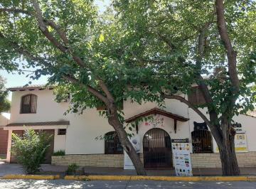 Casa de 10 ambientes, Ciudad de Mendoza · Casa Venta m Rosas y V Gil