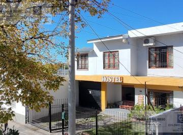 Casa · 302m² · 8 Ambientes · 3 Cocheras · Casa Hostel en Funcionamiento