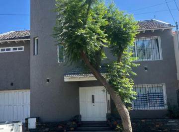 Casa de 7 ambientes, Las Cañas · Hermosa Casa en Venta en Barrio Jardin Village - Guaymallen