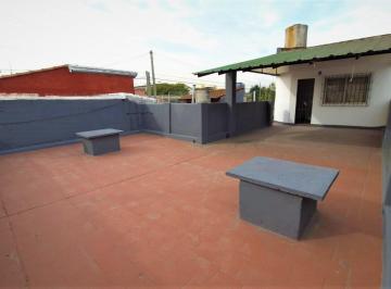 Casa · 95m² · 2 Ambientes · 1 Cochera · ¡Impecable Casa en Lote Propio con Terraza y Cochera: Recién Pintada y Lista Para Disfrutar!