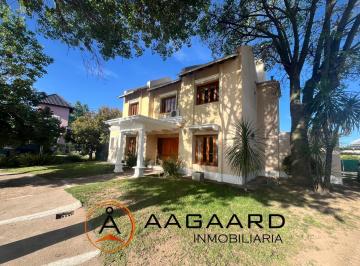Casa · 347m² · 10 Ambientes · 3 Cocheras · Casa en Venta Valle Escondido Los Soles 4 Dorm. Apto Crédito Gran Terreno Pileta