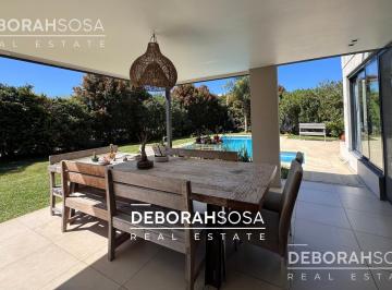 Casa · 179m² · 7 Ambientes · 4 Cocheras · Casa en Venta con Exclusivo Diseño! 7 Ambientes Increíble Parque y Piscina. - El Cantón