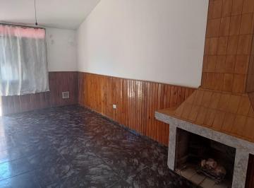 Casa · 110m² · 3 Ambientes · 1 Cochera · Amplia Casa en Venta