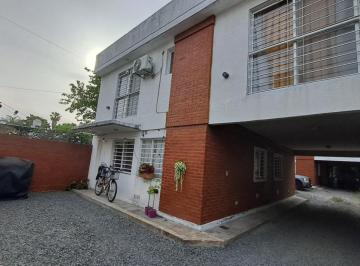 Departamento · 70m² · 3 Ambientes · Venta Apto Credito, Duplex 2 Dorm., Patio Independiente y Lugar Para Guardar El Auto Descubier