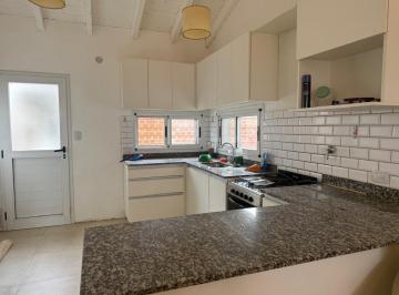 Casa · 236m² · 6 Ambientes · 2 Cocheras · Casa en Venta en Zárate, G. B. a. Zona Norte, Argentina