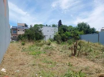 Terreno · Lote en Venta. Calle 213 Entre 43 y 44.